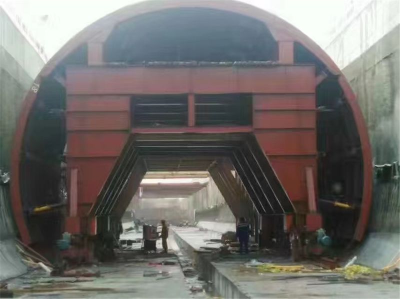 什么是冷彎機？